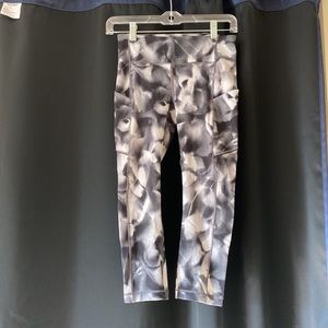 Lululemon cropped leggings